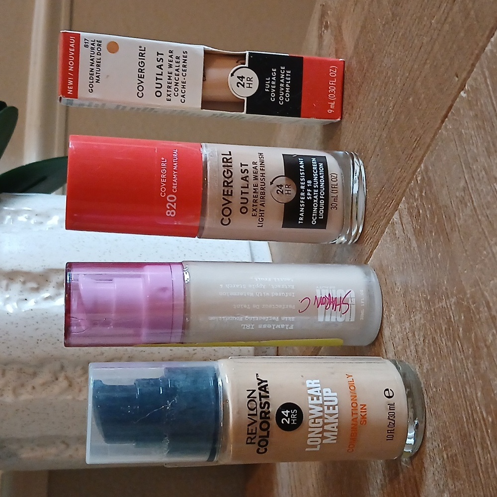 New Foundation Uoma, Covergirl, Revlon, and Concealer Women's Makeup 4pc - Picture 17 of 17